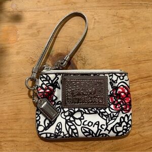 NWT Coach Poppy Floral Graffiti Wristlet